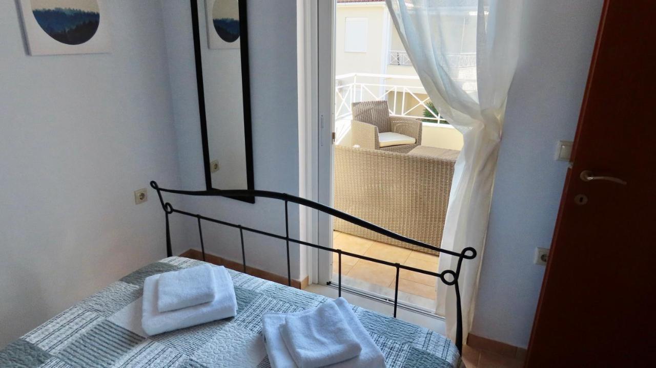 Phoebes Place At Kalamaki Court, 2 Bedroom Villa With A Shared Pool Buitenkant foto