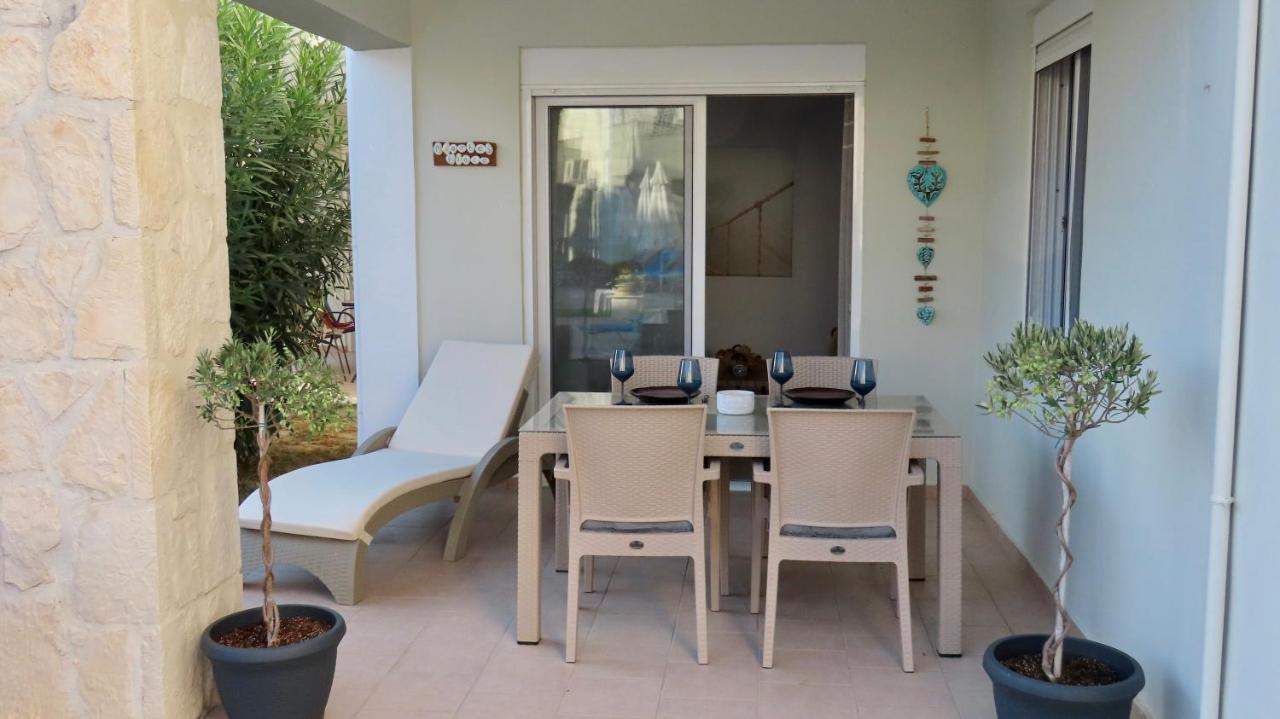 Phoebes Place At Kalamaki Court, 2 Bedroom Villa With A Shared Pool Buitenkant foto