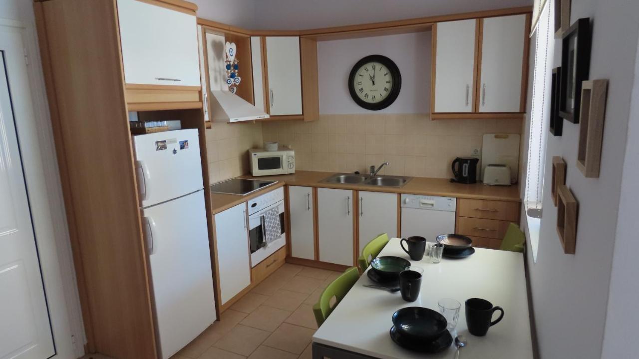 Phoebes Place At Kalamaki Court, 2 Bedroom Villa With A Shared Pool Buitenkant foto